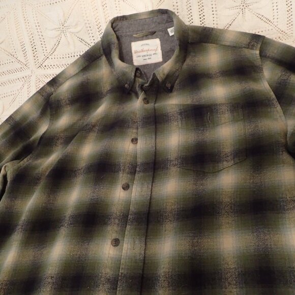 Men's Medium Green Flanned Button Down Shirt - Picture 3 of 6